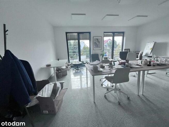 Nowoczesna samodzielna hala z parkingiem