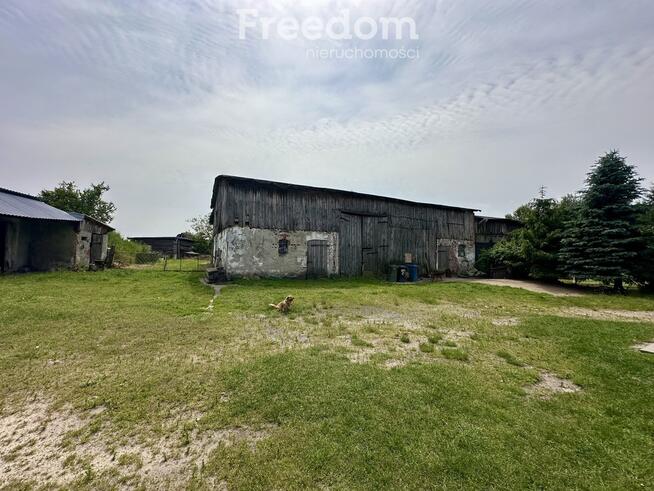 Dom z dużą działką i budynkami gospodarczymi