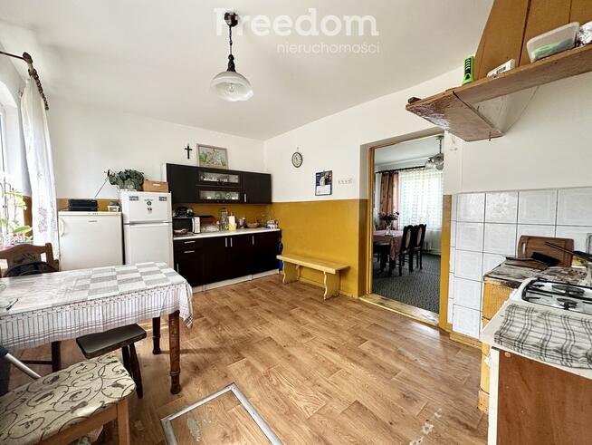 Dom z dużą działką i budynkami gospodarczymi