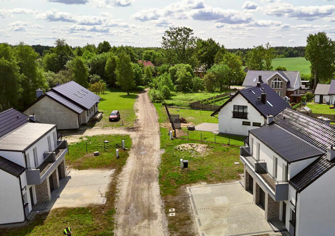 Bliźniak w stanie deweloperskim - Białuń