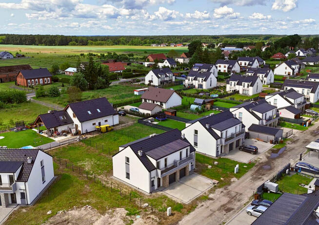 Bliźniak w stanie deweloperskim - Białuń