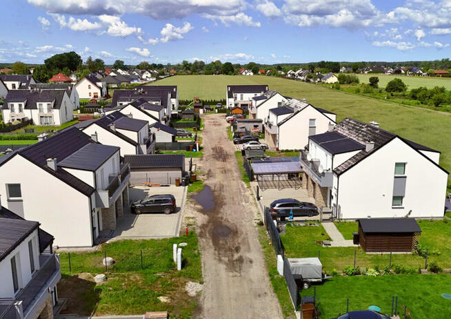 Bliźniak w stanie deweloperskim - Białuń