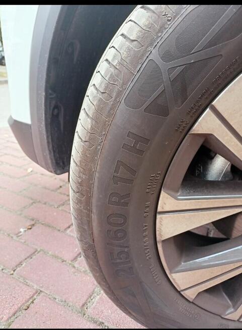 Prawie nowe .Continental 215/60 R17.