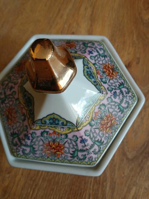 Bombonierka szkatułka porcelana stara