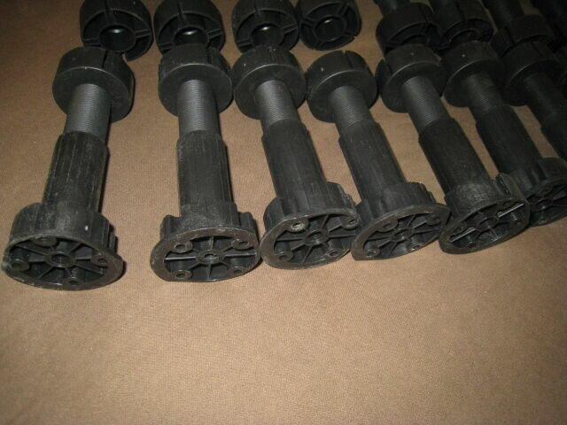 Nóżki meblowe regulowane czarne 10 cm