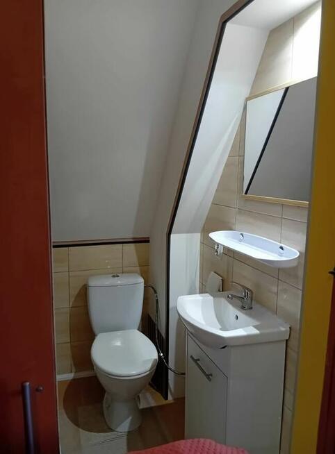 Ładny samodzielny pokój z łazienką i aneksem kuchennym