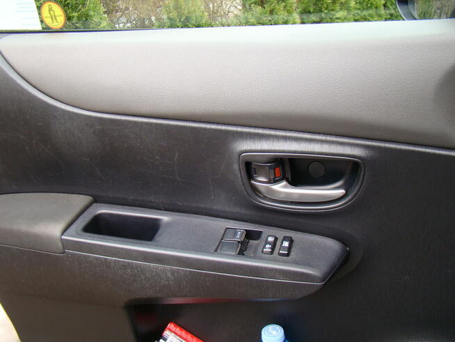 TOYOTA YARIS 1,4 BENZYNA CZUJNIKI PRZÓD+TYŁ