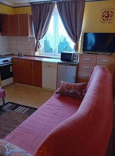 Ładny samodzielny pokój z łazienką i aneksem kuchennym