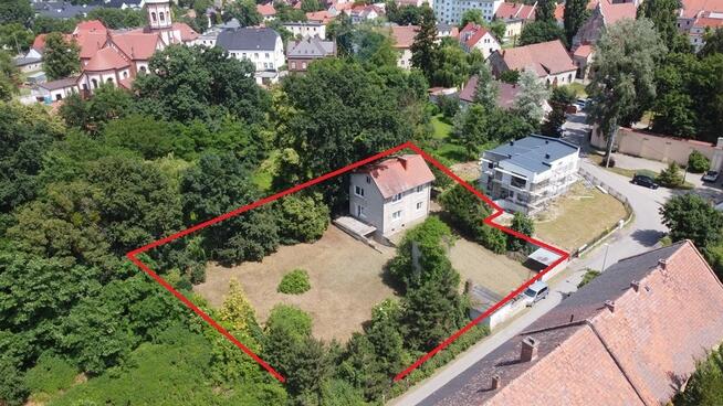 Przytulny dom przy parku z dużą działką