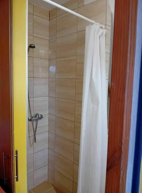 Ładny samodzielny pokój z łazienką i aneksem kuchennym