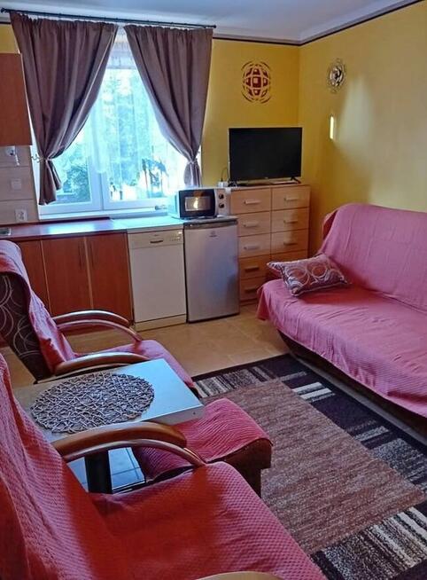 Ładny samodzielny pokój z łazienką i aneksem kuchennym