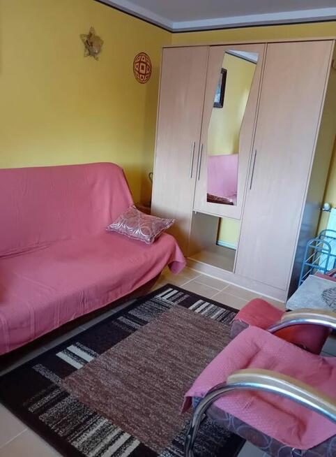 Ładny samodzielny pokój z łazienką i aneksem kuchennym