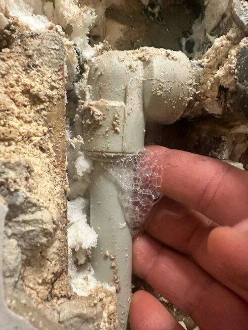 Lokalizacja wycieków wody z rur.Lokalizacja przecieku wody