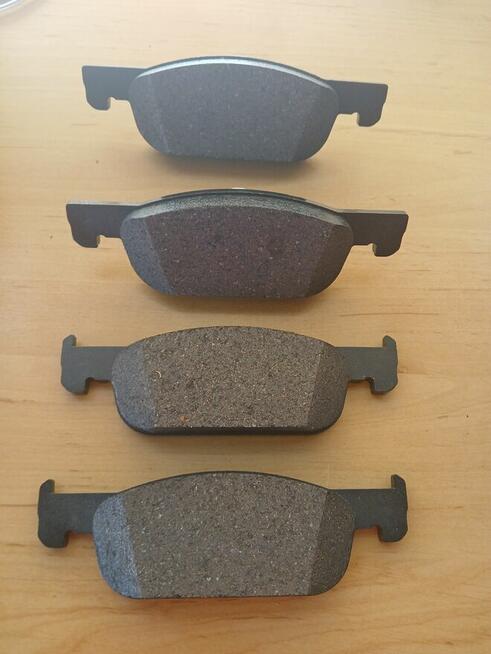 Nowe ,oryginalne klocki hamulcowe przód Renault