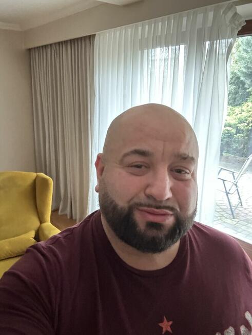 Bycie samemu daje niezależność, ale odbiera coś, co najcenni