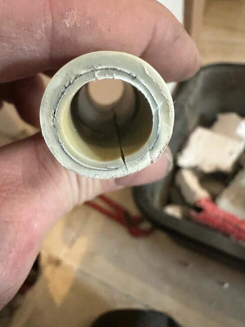 Lokalizacja wycieków wody z rur.Lokalizacja przecieku wody