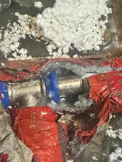 Lokalizacja wycieków wody z rur.Lokalizacja przecieku wody