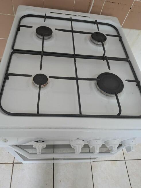 Kuchenka gazowo elektryczna Indesit.