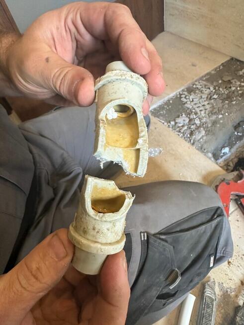 Lokalizacja wycieków wody z rur.Lokalizacja przecieku wody