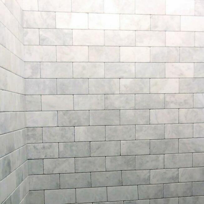 Cegiełka marmur Royal White bębnowany 15x7,5x1 cm