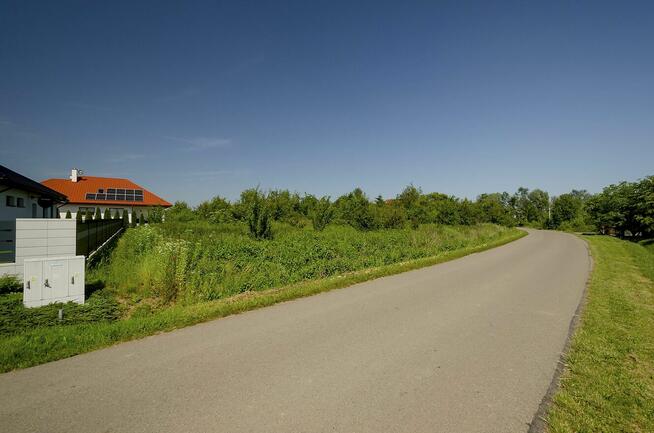 Na sprzedaż: Atrakcyjna działka budowlana w Tuczempach – z M
