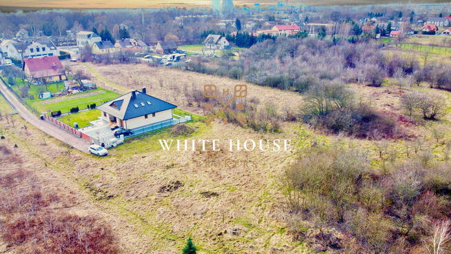 Działka pod zabudowę bliźniaczą w otoczeniu drzew