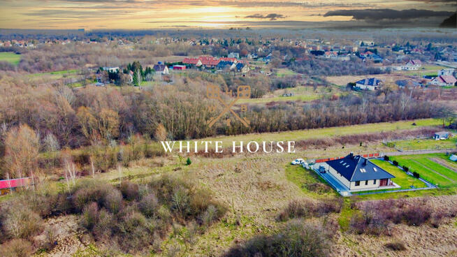 Działka pod zabudowę bliźniaczą w otoczeniu drzew