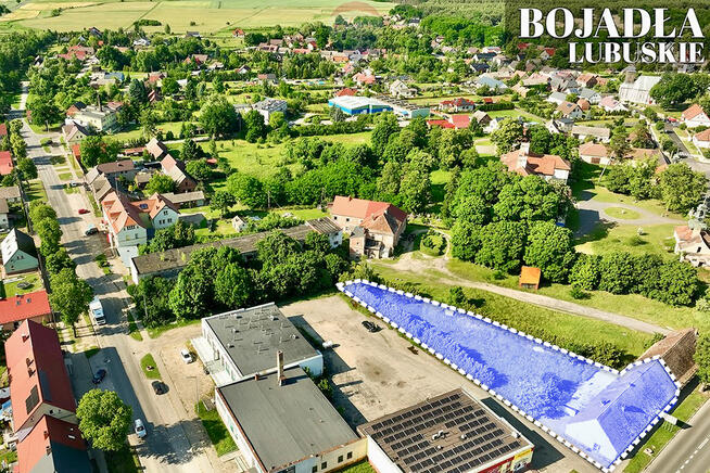 Na sprzedaż działka z trzema budynkami