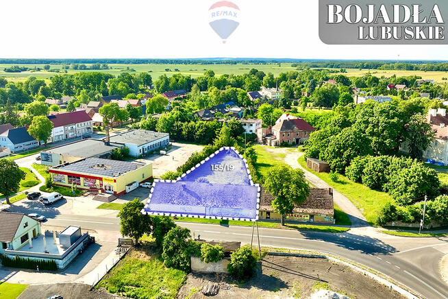 Na sprzedaż działka z trzema budynkami