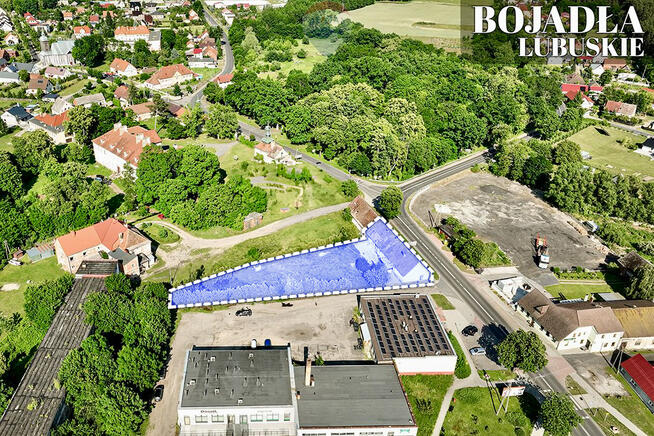 Na sprzedaż działka z trzema budynkami