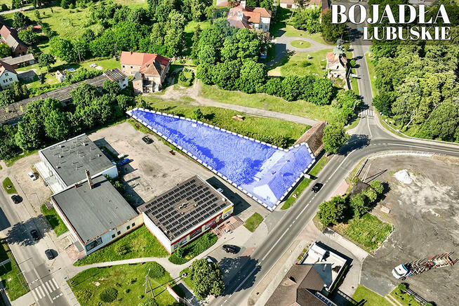 Na sprzedaż działka z trzema budynkami