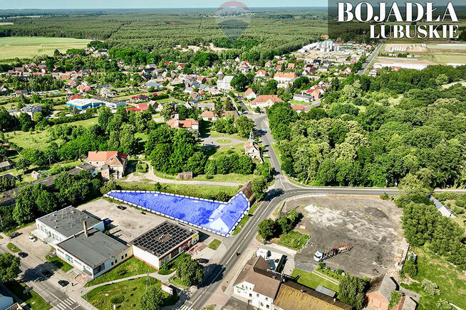 Na sprzedaż działka z trzema budynkami