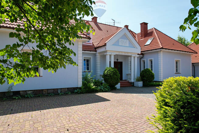 Willa z przestronnymi wnętrzami w Nowych Bielicach