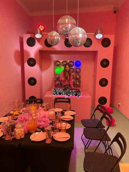 Nowoczesna Djka Muzyczna na Nowoczesne Potrzeby Animatorka z