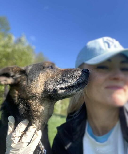 Szener – tak rzadko się uśmiecha