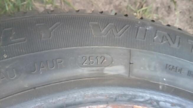 Opona Kelly zimowa 165/70/ R14. (2512)