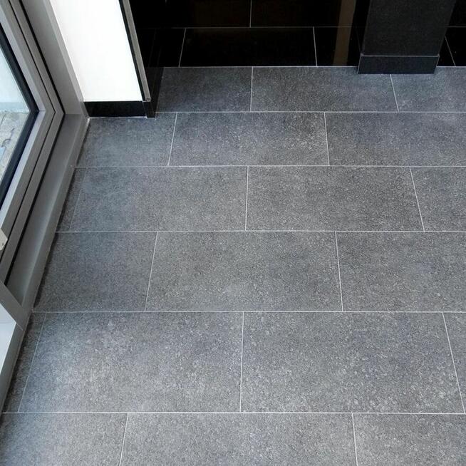 Płytki Granit G684 Black Pearl płomieniowany 60x60x2 cm