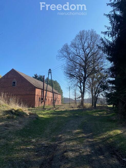 Budynek z czerwonej cegły - Łowicz Wałecki