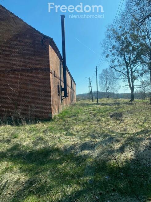 Budynek z czerwonej cegły - Łowicz Wałecki