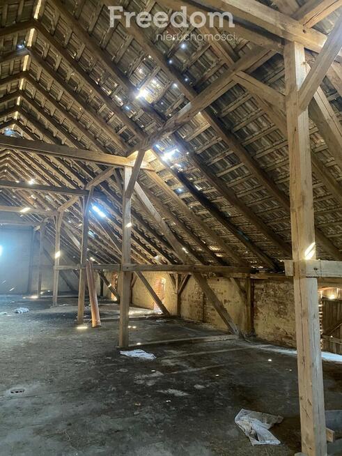 Budynek z czerwonej cegły - Łowicz Wałecki