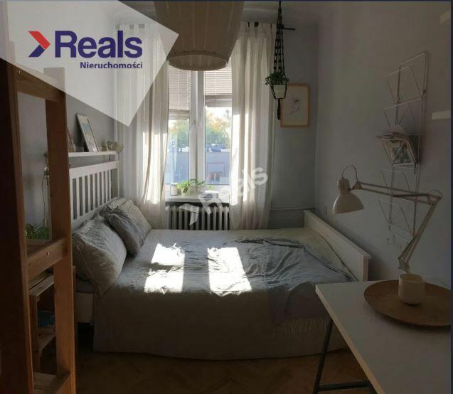 Dwa pokoje w kamienicy na Starej Ochocie.