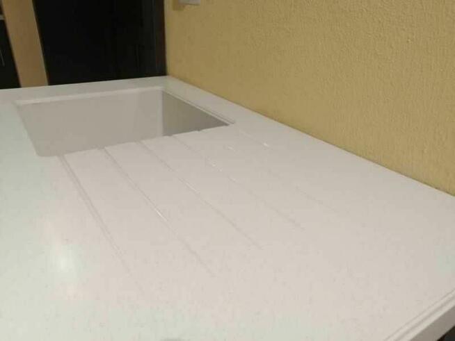 Wodoodporny blat kompozytowy ze zlewozmywakiem