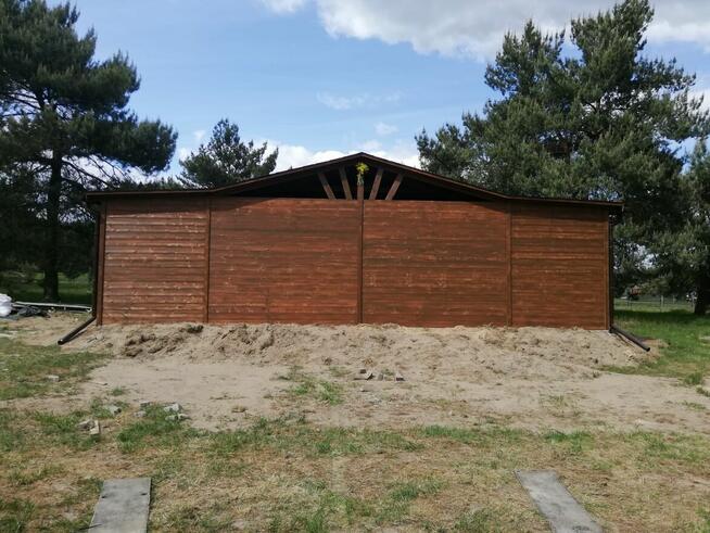 Stajnia drewniana angielska dla koni. Boksy dla konia