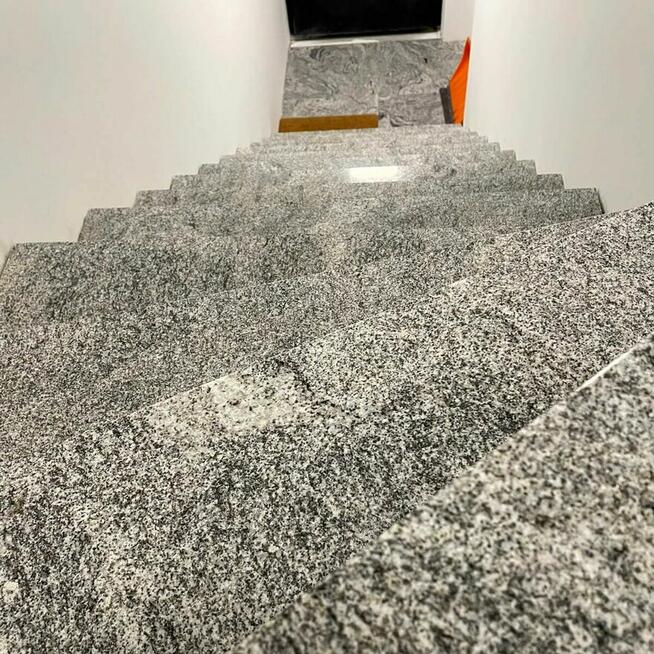 Stopień granitowy Royal Juparana polerowany 150x33x2 cm