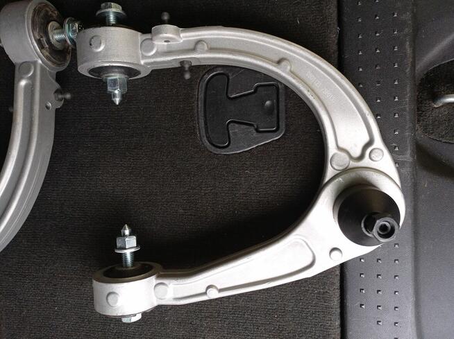 WAHACZE 2szt przednie górne Cadillac SRX 04-09