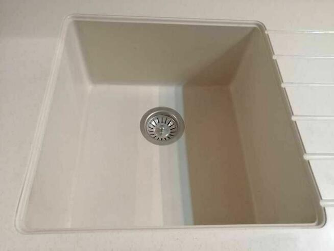 Wodoodporny blat kompozytowy ze zlewozmywakiem