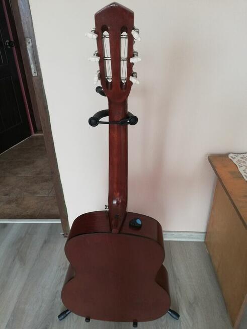 Sprzedam: Gitarę elektroakustyczną.