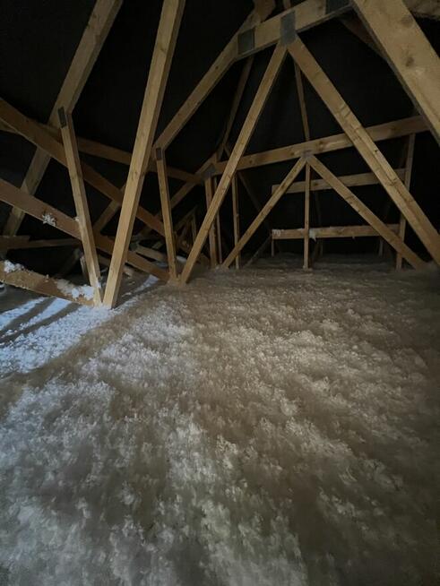 Ocieplenie dachu stropu wełna wdmuchiwana celuloza piana pur