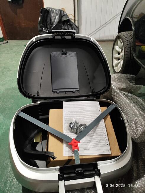 Piaggo kufer nowy, duzy , super jakosci