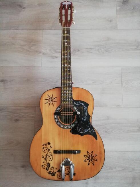 Sprzedam: Gitarę elektroakustyczną.